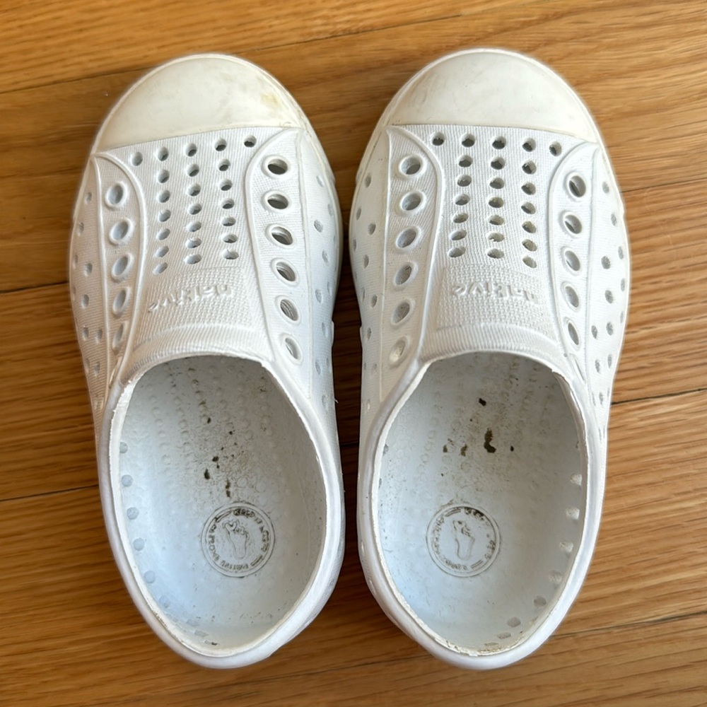 Native Jefferson shoes, Baby Size 6